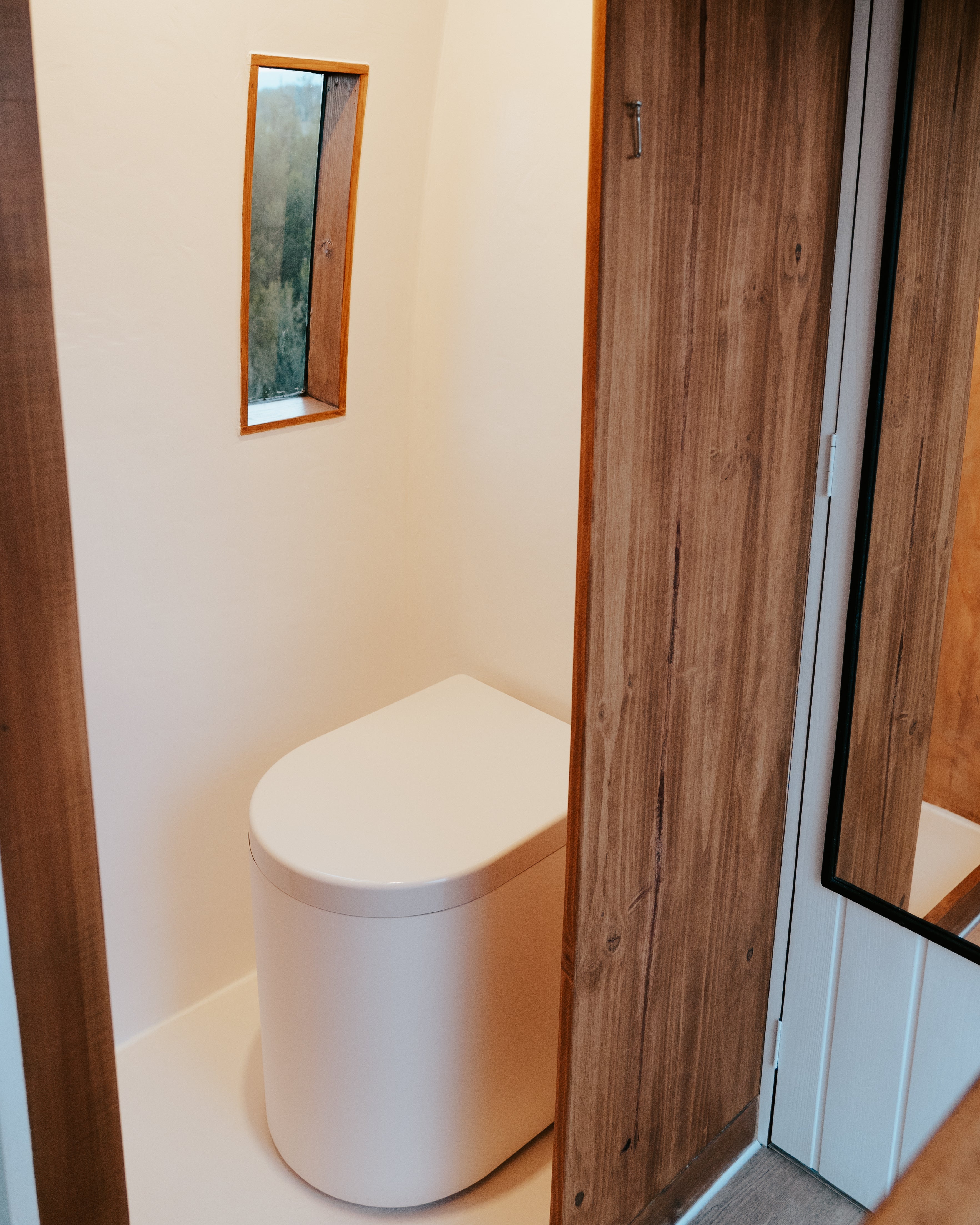 Guía sencilla: qué es un inodoro seco y cómo saber si es adecuado para tu camper